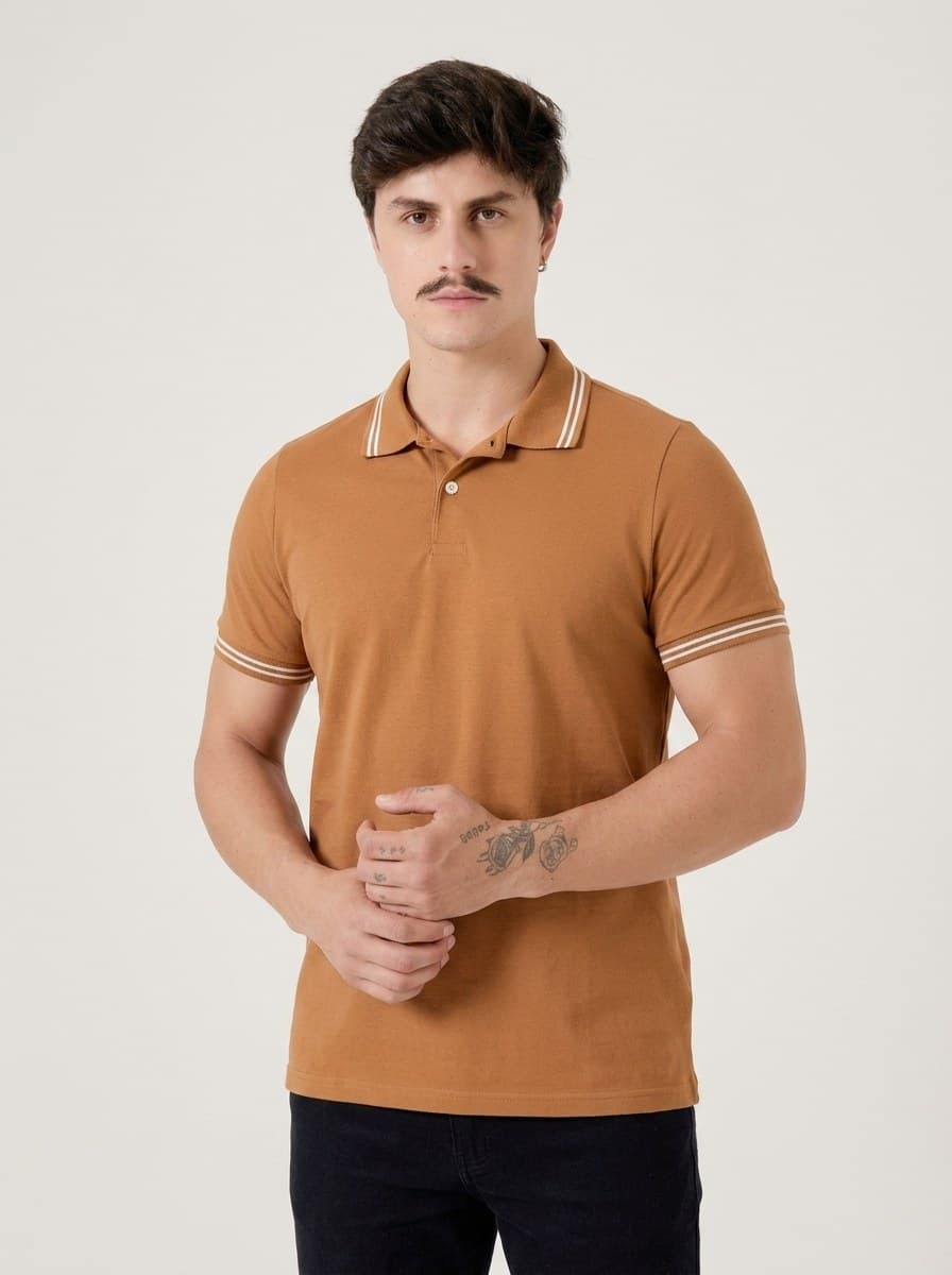 Polo Malha Lisa Marrom Canela